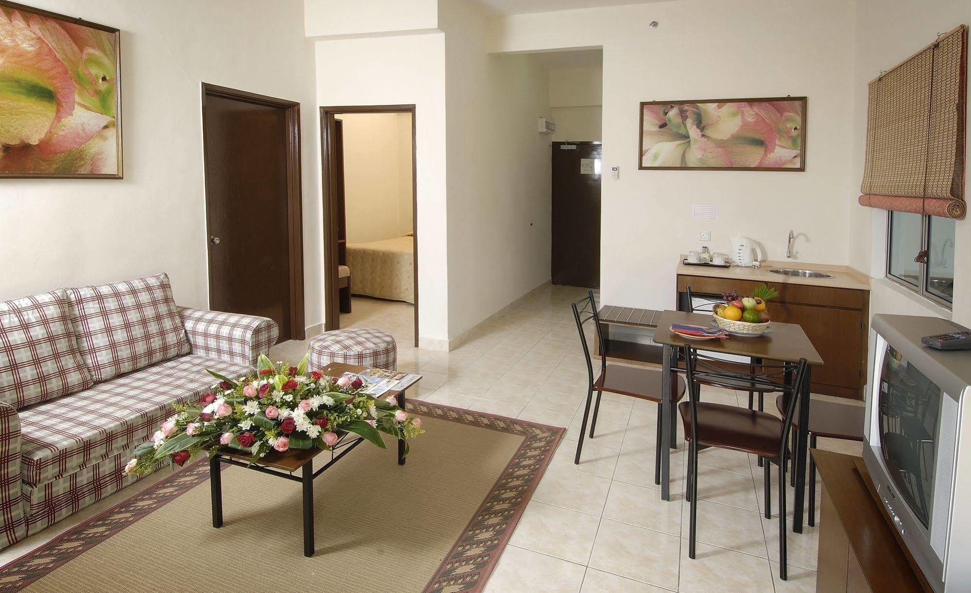 Suria Service Apartment-Hotel Bukit Merah Exterior photo